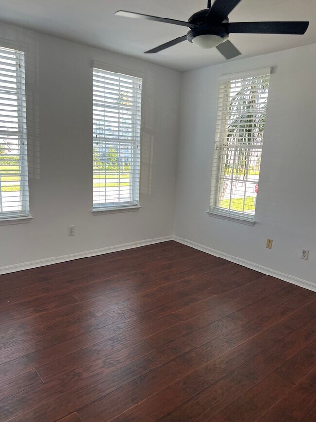 Foto del edificio - 2 bed 2 bath for lease rent 1020-201 Siena...