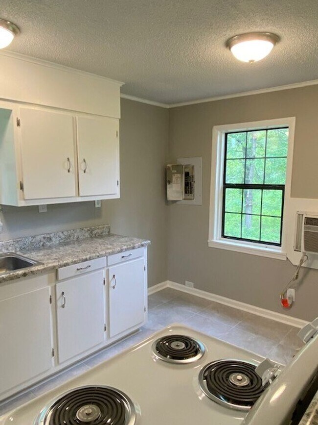 Foto del edificio - Renovated 2 Bedroom 1 Bath Home for Rent!