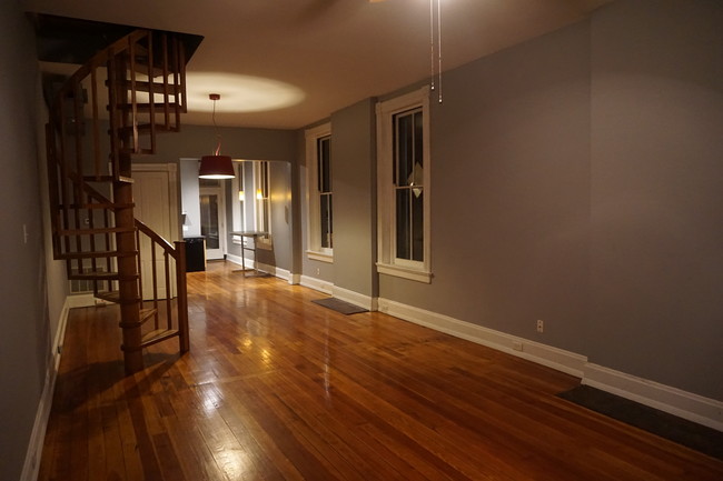 Main living area - 1406 Sycamore St