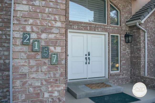 Building Photo - 2157 E Scenic Oaks Cv
