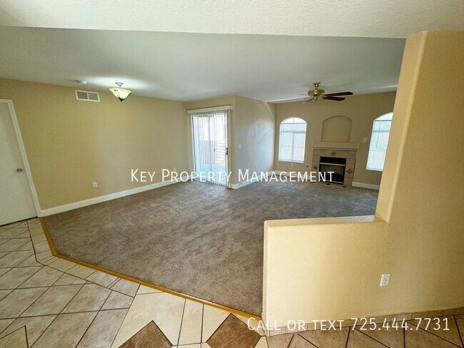 Foto del edificio - COZY 2 BEDROOM, 2 BATH CONDO W/ EASY FREEW...