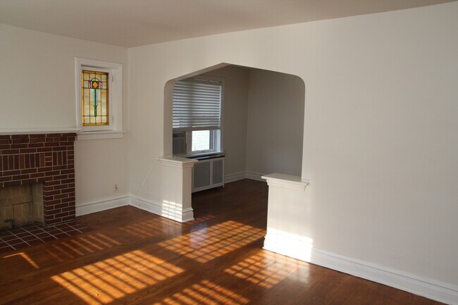 Building Photo - 1102 Moorlands Dr