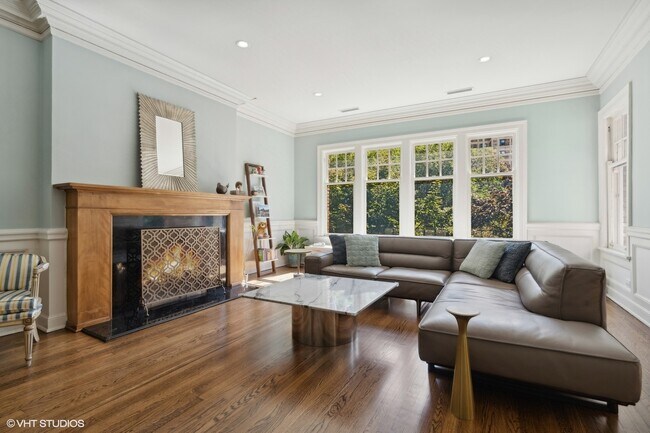 Foto del edificio - 1350 N State Pkwy