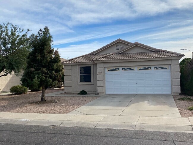 Building Photo - 11425 W Pinehollow Dr
