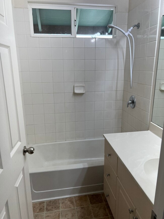 Building Photo - 87-1976 Pakeke St