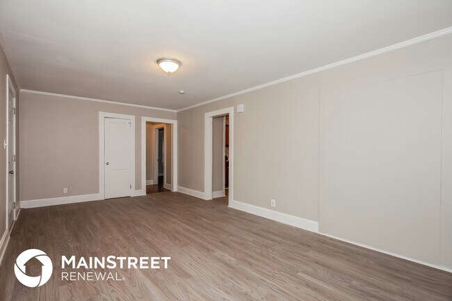 Building Photo - 2558 Hemphill St