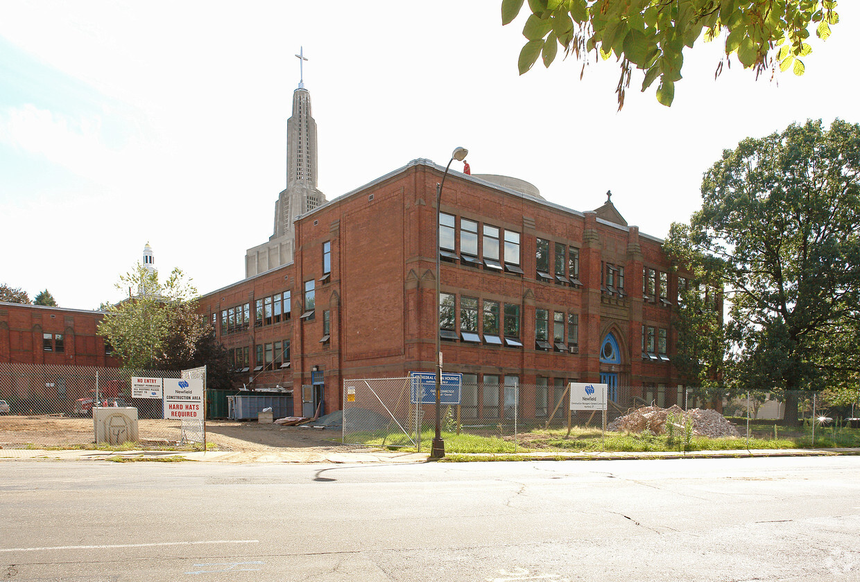 Primary Photo - Cathedral Green