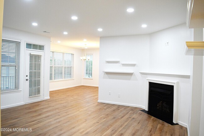 Building Photo - 393 St Andrews Pl