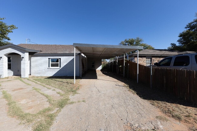 Building Photo - 506 40th St
