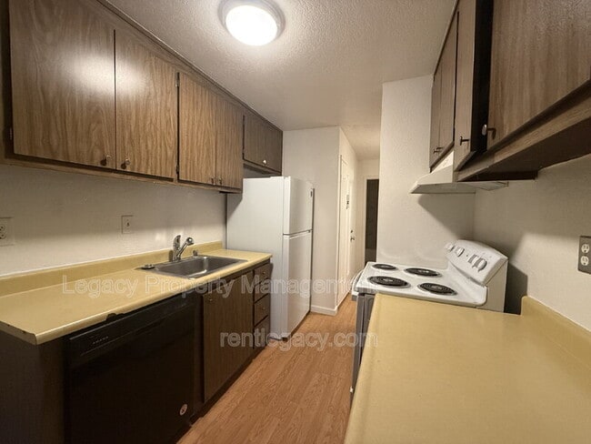 Building Photo - 2125 Northwood Cir