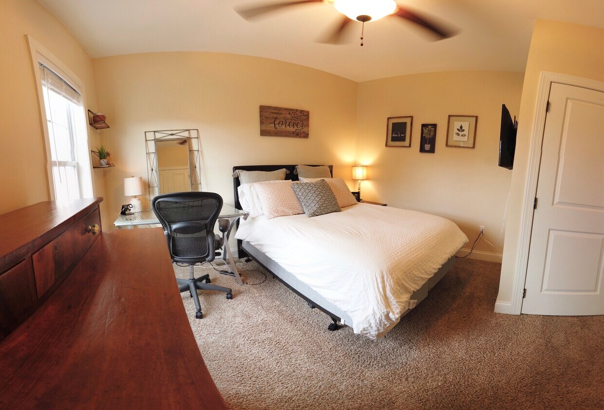 Master Bedroom 1 - 300 Wedgewood Dr