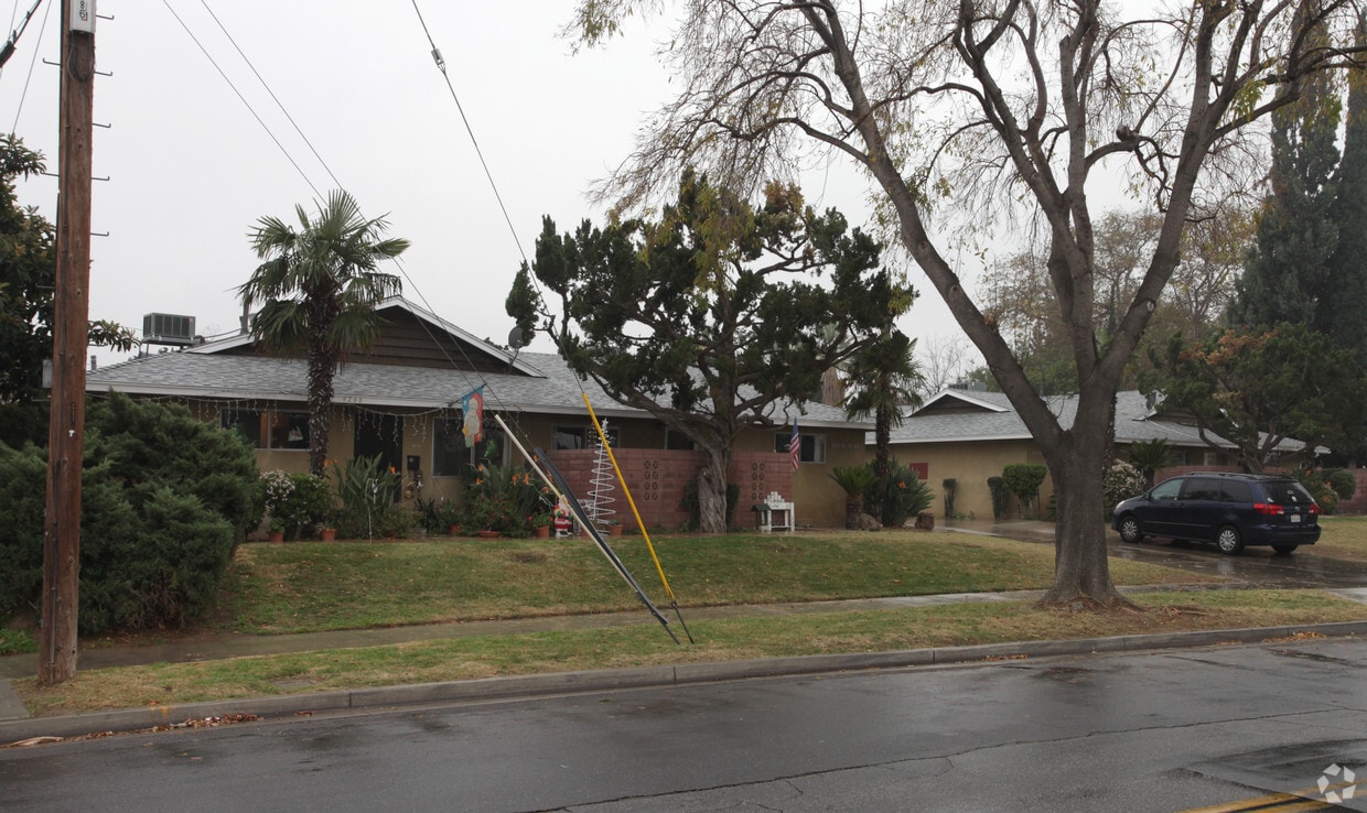 Building Photo - 9266 Andrew St