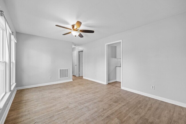 Foto del edificio - Beautiful 3BR Home in SE Raleigh - Fully Renovated + HUGE Fenced in Yard!