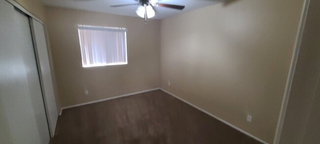 Bed room - 1140 E Curry Rd