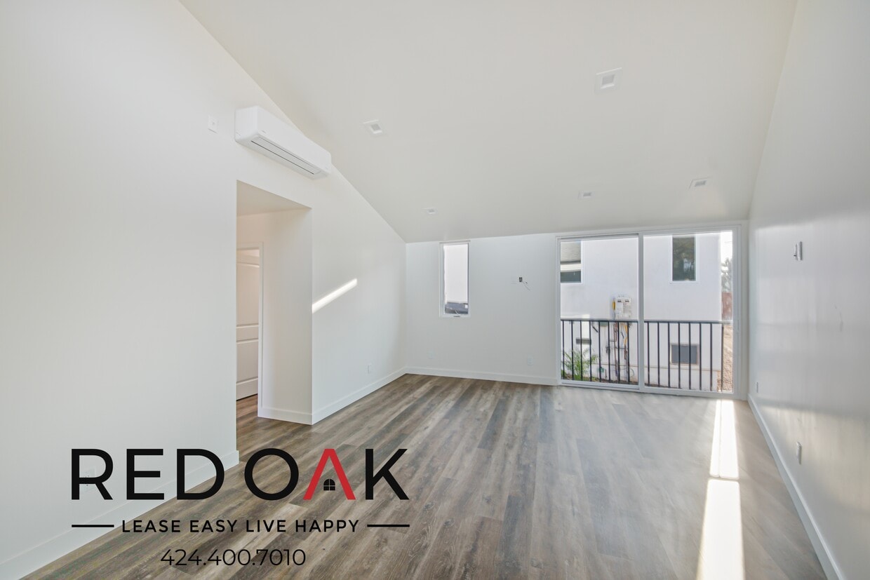 Primary Photo - 2134 1/2 Cove Ave-2134