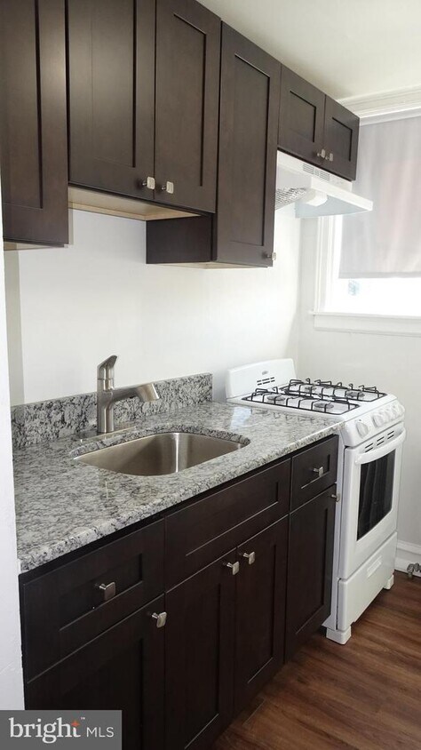 Primary Photo - 6736 Blakemore St
