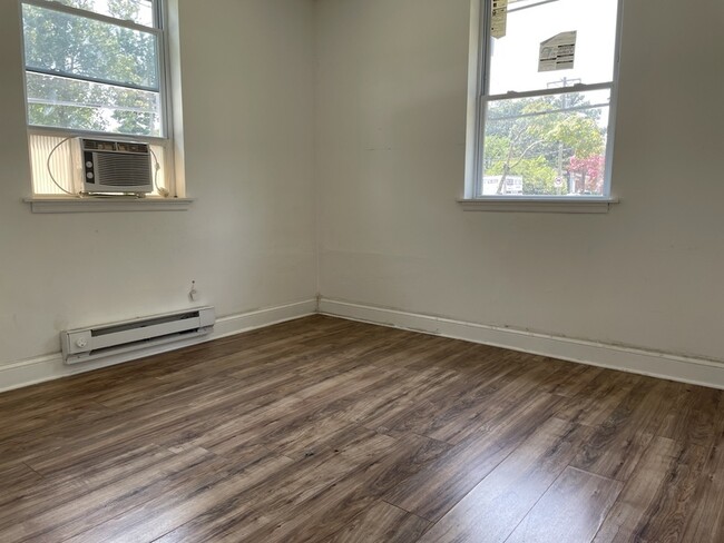 Foto del edificio - 3700 Killam Ave