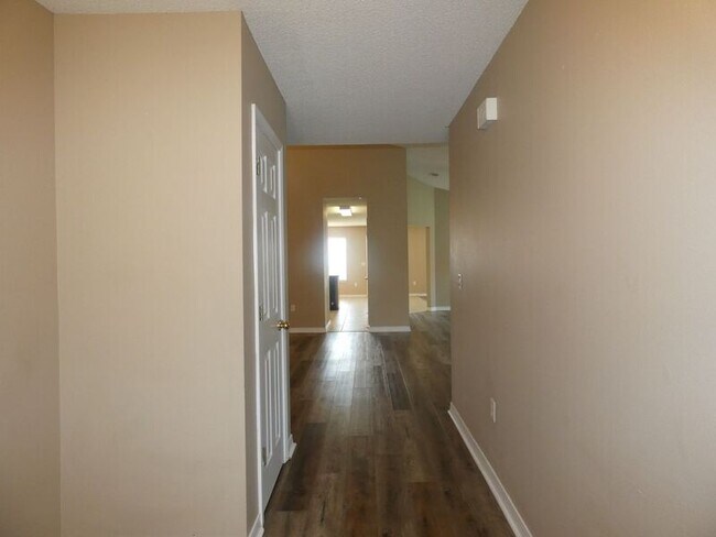 Building Photo - 4762 Ribault Ln