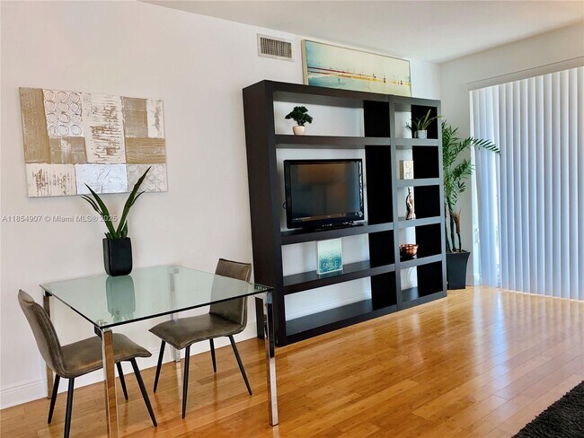 Foto del edificio - 7275 SW 89th St