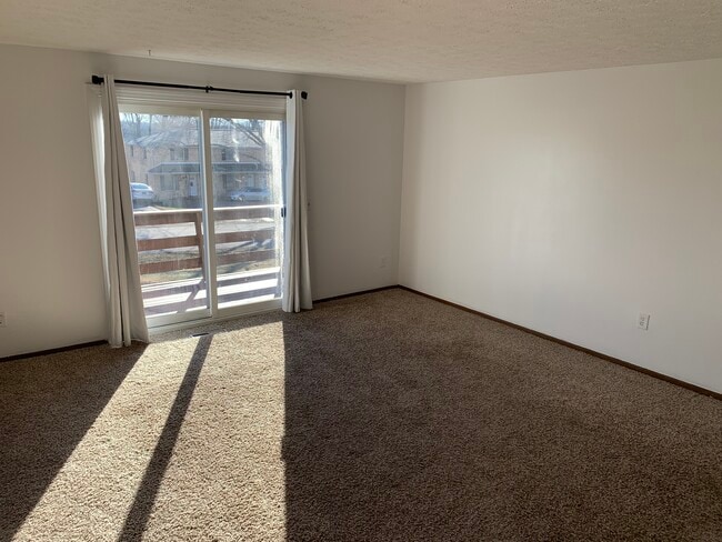 Living Room - 7465 Seymour St NW