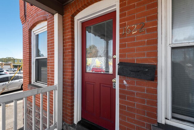 Building Photo - 1622 W 38th Ave