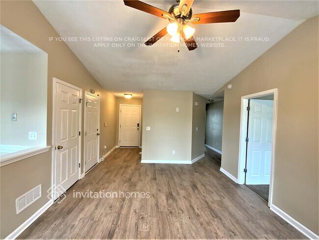 Building Photo - 222 Autumn Lake Way