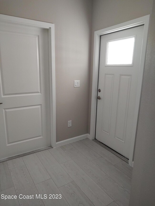 Building Photo - 3940 Playa Del Sol Dr