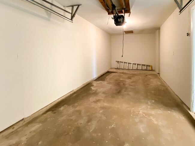 Building Photo - 3 Bedr/ 1 bath Beautiful Home in Hockley, TX