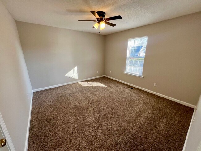 Foto del edificio - 3 Bed, 2 Bath Ranch Style House in Murfree...