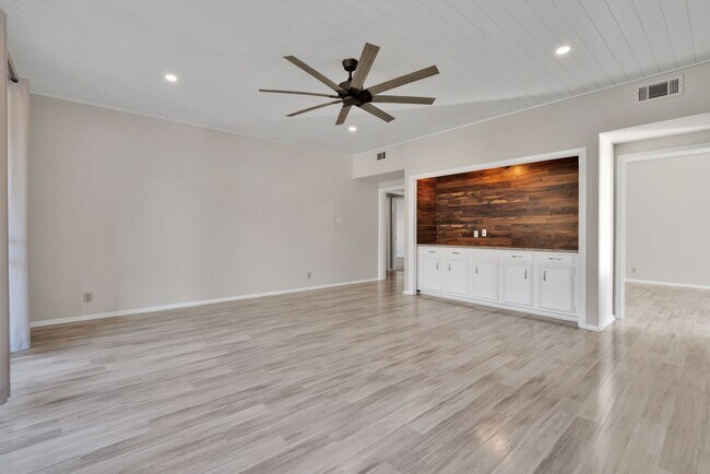 Foto del edificio - Charming 2 Bedroom Condominum