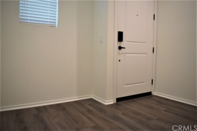 Foto del edificio - 5741 Spring St