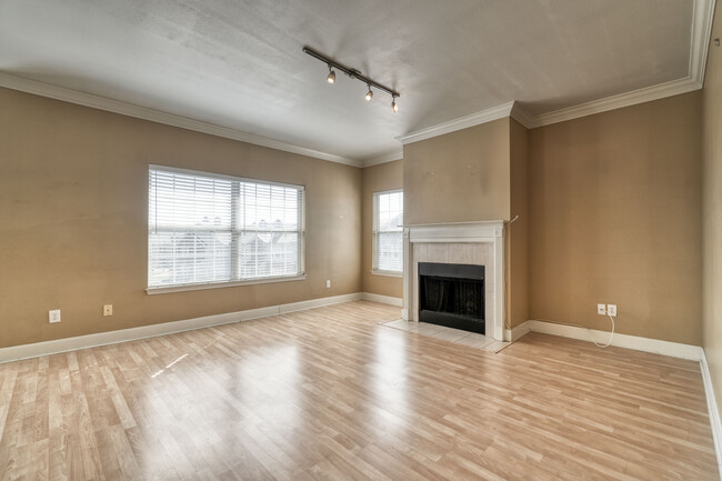 Building Photo - 11612 Tomahawk Creek Pky