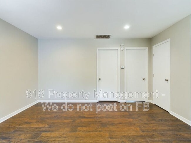 Building Photo - 6724 Sycamore Ave