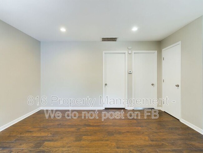 Foto del edificio - 6724 Sycamore Ave