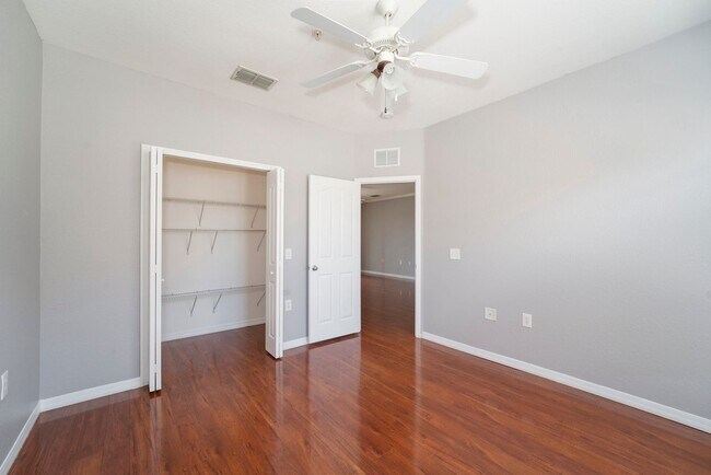 Foto del edificio - Nice 3/2.5 Townhouse with 2-Car Garage in ...