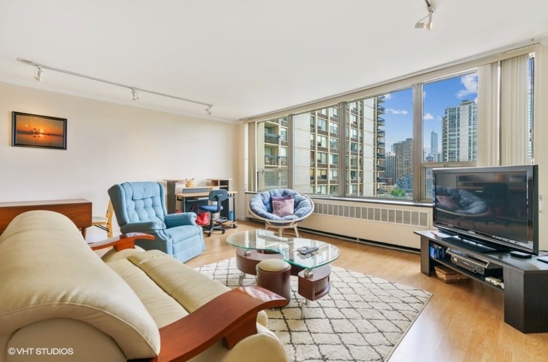 Foto principal - 1360 N Sandburg Ter