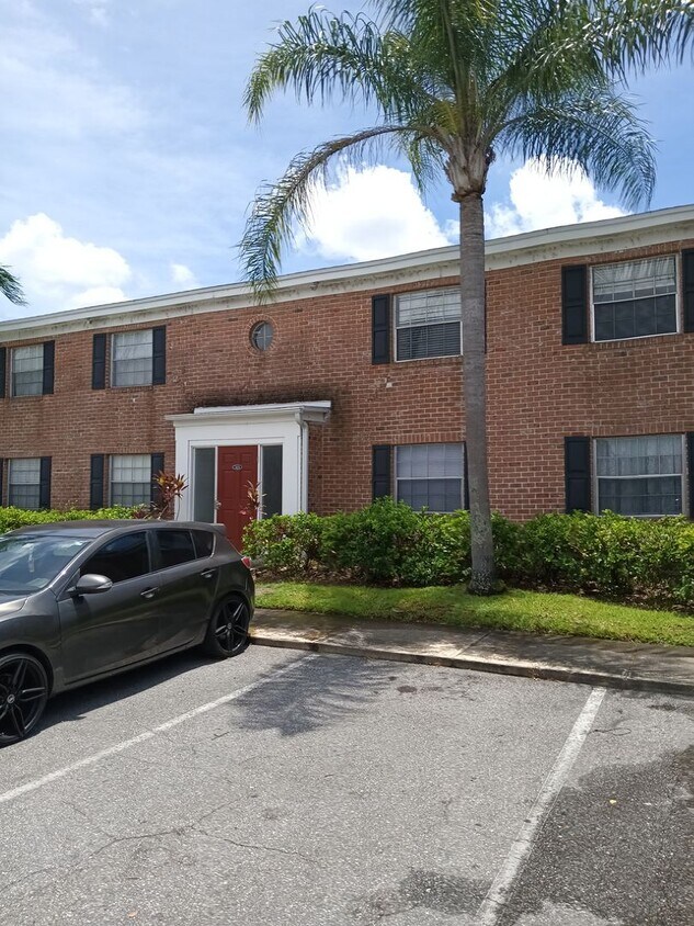 Primary Photo - 2 Bedroom, 1.5 Bathroom Condo For Rent at ...