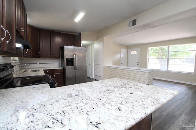 Building Photo - 2110 Curry Cir