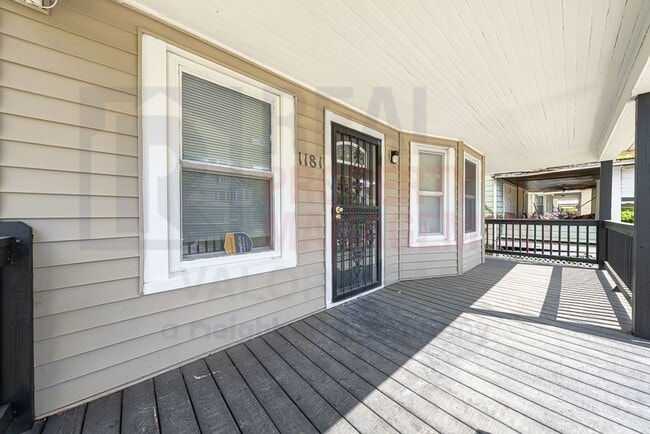 Building Photo - Beautiful 6 Bed 1 Bath Single Family Home