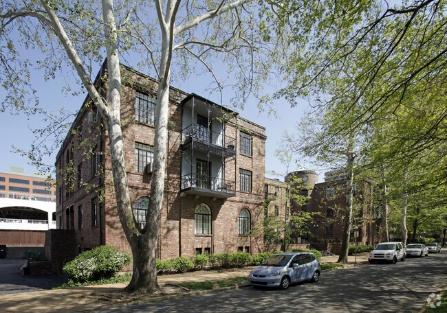 Foto del edificio - 150-152 N Brentwood