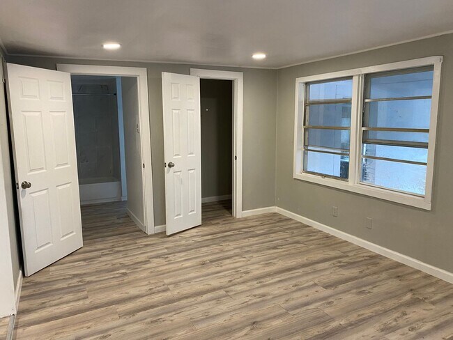 Building Photo - 1/2 off First Month's Rent plus $50 Amazon...