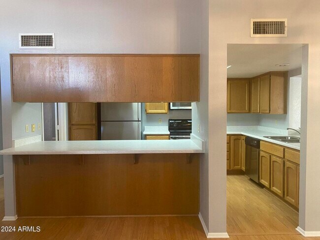 Building Photo - 510 W Fellars Dr