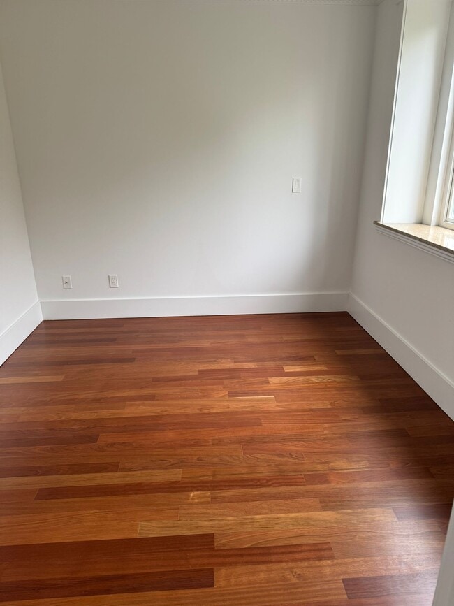 Building Photo - 3394 Seaforth Dr