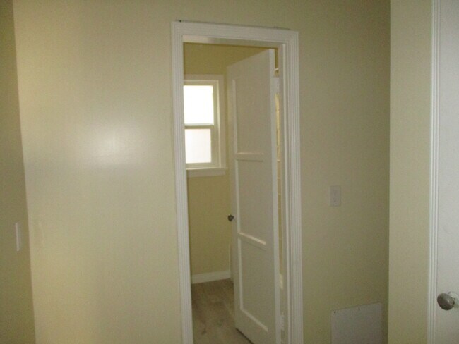 Building Photo - 4229 Degnan Blvd