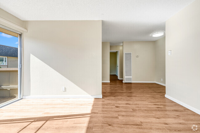 Front door view to. living room. - Inglewood Oaks Apartments