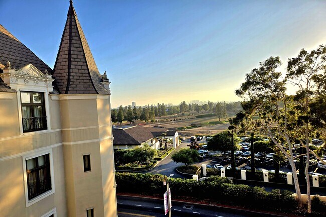 Foto del edificio - 316 N Rossmore Ave