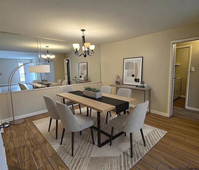 Building Photo - 7400 Bellerive Dr