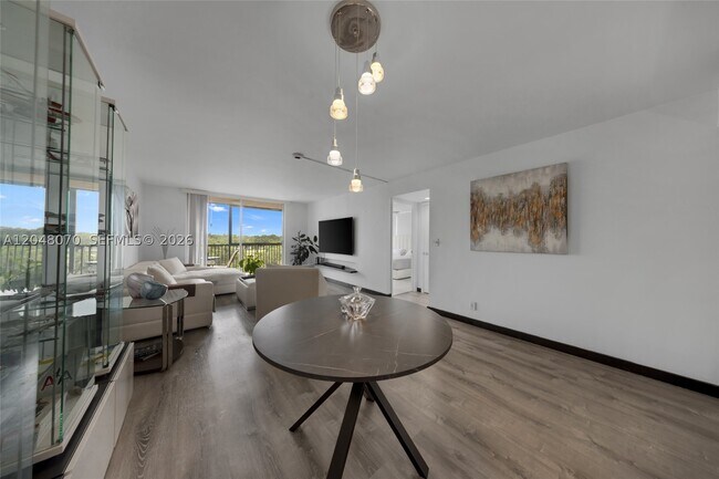 Foto del edificio - 3001 W Rolling Hills Cir