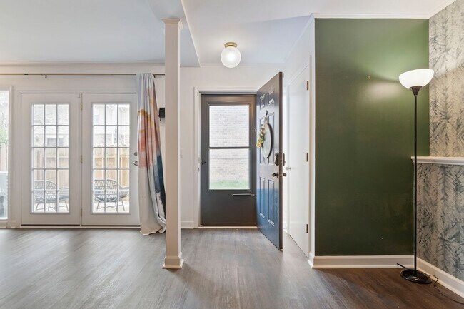 Foto del edificio - 2116 Hobbs Rd