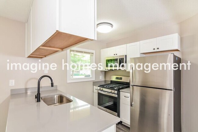Building Photo - Coming Soon!! Beautiful 5 Bedroom and 2 Ba...
